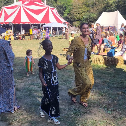 Photos de l'événement "Le Yelen" à Baulmes : Marie et une jeune fille maquillée.