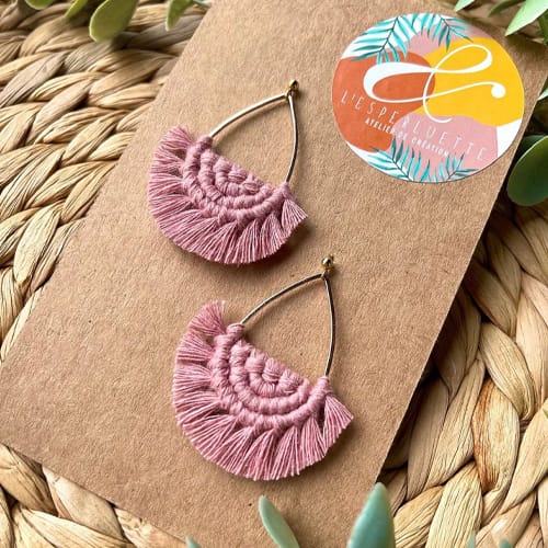 Boucles d'oreilles de la marque L'Esperluette.